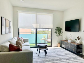 Trendy 2BD 2BTH Apt steps from Downtown Santa Monica with Ocean Views!